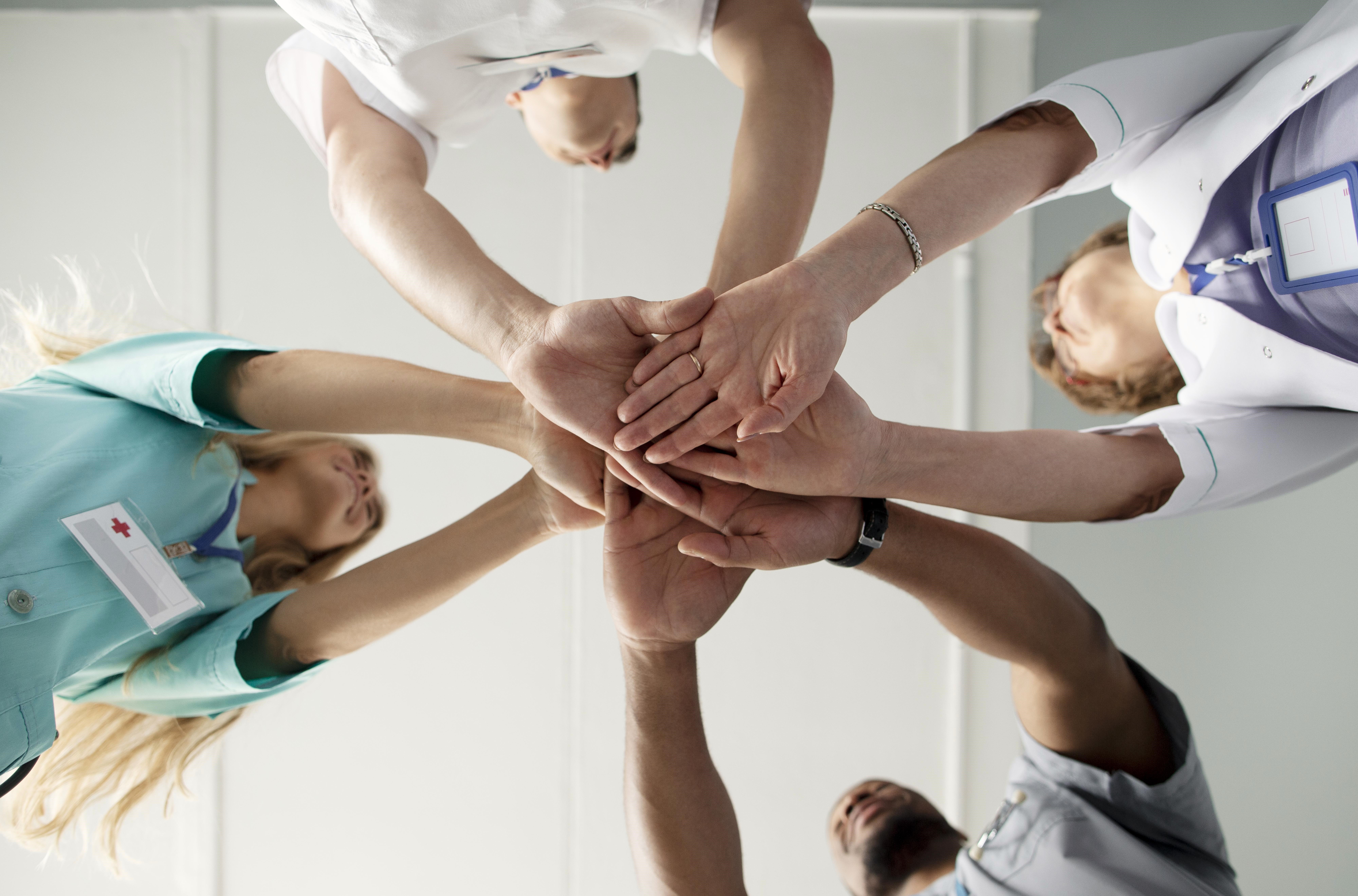 gros-plan-equipe-agents-sante gros-plan-equipe-agents-sante